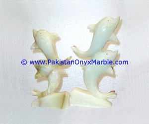 Vente en gros de statues de dauphins doubles en onyx multicolores, sculptures d'animaux sur le thème de l'amour élégant en pierre - Product Image 6