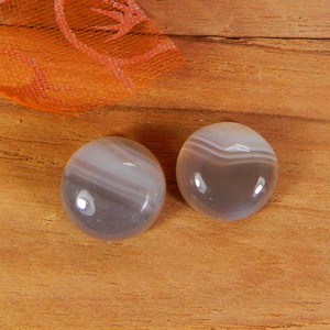 Venta al por Mayor de Gemas de Ágata de Botsuana Gris Natural, Cabujón Redondo de 12 mm, Calidad AA, 6.90 Quilates - Product Image 1