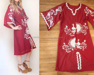 Robe maxi caftan chic bohème des années 1970, broderie mexicaine, élégante, confortable, ethnique, manches cloche, fente, hippie, folk, robe paon - Product Image 2