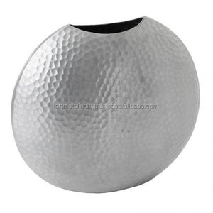 Vase à fleurs en métal fait à la main, nouveau look, Pot de fleurs, nouveau Design, disponible en vente en gros, 13 cm - Product Image 6