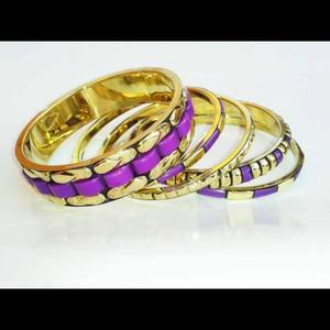 สร้อยข้อมือสแตนเลสสตีลวินเทจสำหรับผู้หญิงพร้อมไข่มุกชุบทองและเพชรที่ทันสมัยสำหรับงานเลี้ยงและงานแต่งงาน - Product Image 1