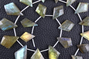 Labradorita Natural facetado diseñador forma azul Flash Briolette cuentas hacer joyería hecha a mano al por mayor - Product Image 5