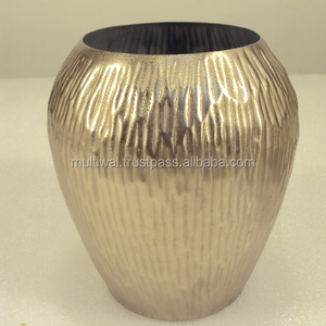 Vase en aluminium classique en métal de luxe pour une utilisation intérieure et extérieure Table de restaurants de mariage - Product Image 1