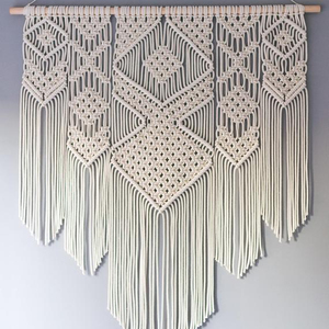 Tenture murale bohème chic en macramé blanc pour la décoration de la maison - Product Image 1