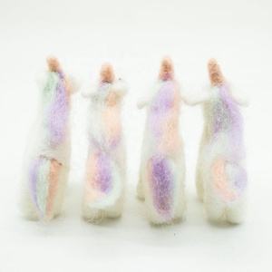 FCS-062 unicornio de respetuoso del medio ambiente de lana de Nueva Zelanda decoraciones de Navidad y la artesanía fieltro mujeres artesano de Nepal - Product Image 4