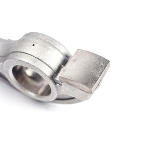 อะไหล่แท้ OEM หมายเลข 8-94102-416-0 8-94102-413-0  คันโยกวาล์วเครื่องยนต์รถยนต์อีซูซุ ผลิตจากโลหะหล่อสีเงิน - Product Image 3