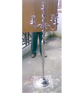 Candélabre fait à la main en argent à 5 lumières support de sol classique grande pièce maîtresse de fête de mariage en métal doré aluminium style classique - Product Image 1