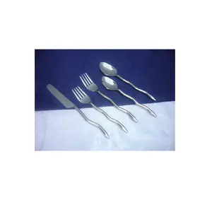 royal design dining table sets Bamboo twist handle cutlery set royal stainless-steel tableware cutlery designer plastic cutlery