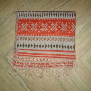 ผ้าคลุมไหล่อะคริลิคสำหรับฤดูหนาวพิมพ์ลายหลายสีจากอินเดีย - Product Image 1