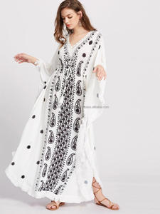 Robe Kimono contrastée, style classique et élégant, blanc et noir, col en V, garniture frange, manches Dolman, longue robe brodée Paisley, Kaftan - Product Image 5