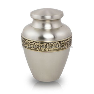 มือทำในทองเหลืองและมือแกะสลักโกศอุปกรณ์งานศพ Brassworld อินเดีย - Product Image 5