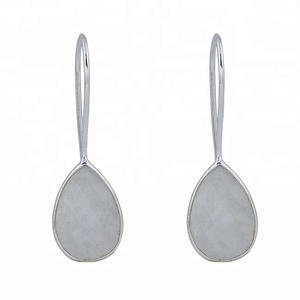 Belle forme de poire arc-en-ciel pierre de lune pierre précieuse 925 boucles d'oreilles en argent sterling cadeau de mariage à la mode ou fêtes. - Product Image 1