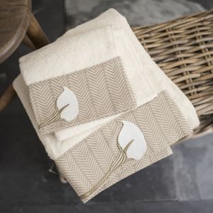 Toalla de baño de hotel de color hermoso de nuevo diseño, exportador de toallas de hotel de fabricación profesional en India - Product Image 1