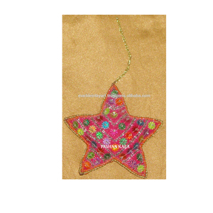 Ornements de Noël en étoile brodés à la main - Product Image 1
