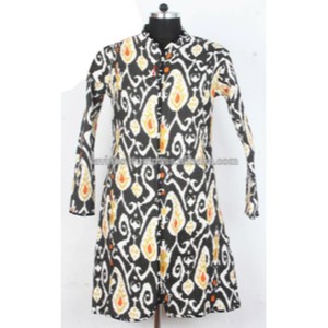 Chaqueta Larga Kantha Hecha a Mano de Algodón, Chaqueta Maharaja con Estampado IKat, Chaqueta Larga Reversible de Diseñador, Fabricante de la India - Product Image 1