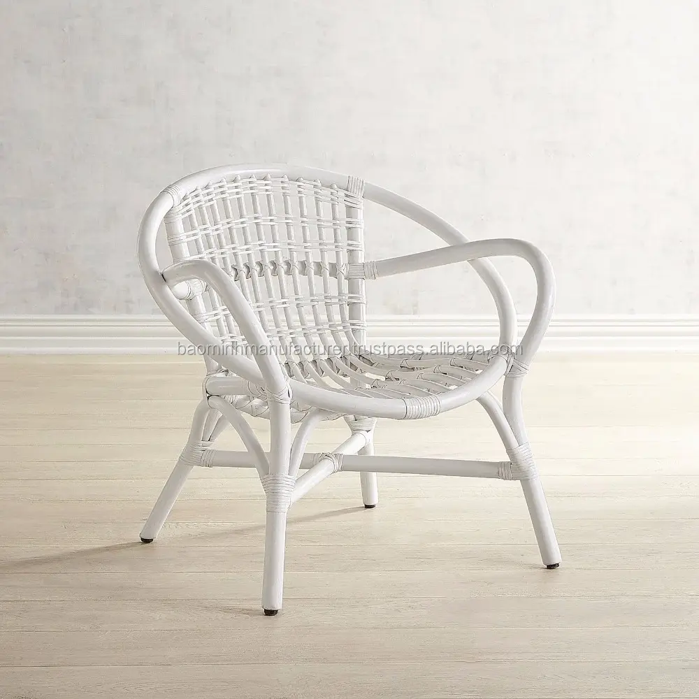 Fabulous white painted wicker/rattan chair