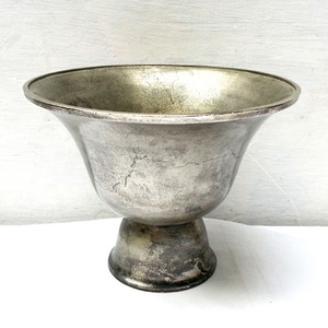 Bol à fruits ANTIQUE en ALUMINIUM, pour le service, plat en métal pour servir les aliments, les fruits et la salade, tendance, été - Product Image 1