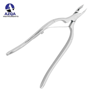 Cortaúñas Profesional de Acero Inoxidable con Doble Resorte en Forma de Luna de 11.5 cm, Cortaúñas de Alta Calidad para Pedicura - Product Image 3