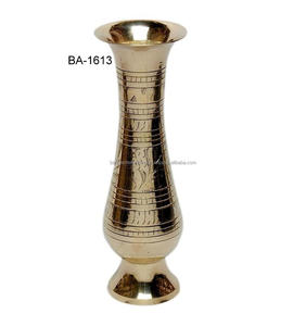 Vases à fleurs en laiton coulé de haute qualité avec de beaux pots de fleurs en métal finis polonais pour la décoration - Product Image 1