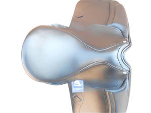 Selle de cheval de dressage en cuir de vachette avec logo personnalisable Selle de polo style anglais avec arbre en bois Différentes tailles disponibles - Product Image 2