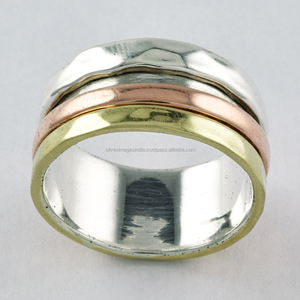 Anillo giratorio de Plata de Ley 925 hecho a mano con perla de diamante de triple tono para aniversarios joyería de aspecto inteligente de la India - Product Image 1