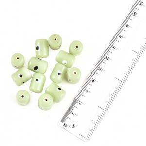 Tea Green Ojos opacos Mano Cuentas de joyería de vidrio sueltas (12 en paquete) - Product Image 1