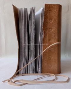 สมุดปกหนังแท้ลายนูนรูปต้นไม้สีน้ำตาลทำด้วยมือปกแข็งพร้อมสายปิดสำหรับเป็นแรงบันดาลใจในการเขียนสำนักงานของขวัญส่วนตัว - Product Image 5