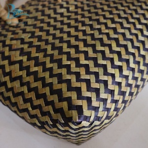 Sac en jonc de mer noir en zigzag, sac de plage en jonc de mer, sac à main pour le shopping en provenance du Vietnam - Product Image 2