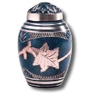 Urne funéraire en forme de cœur gravée à la main - Product Image 2