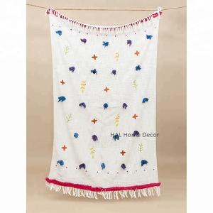 Designer christmas blanket, soft blanket for picnic at best price, Top quality cotton throw - Product Image 3