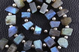 Hermoso colgante del mayorista indio que hace piedras preciosas de labradorita natural sin tratar piedra azul llamativa piedras preciosas sueltas - Product Image 2