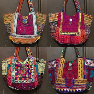 Banjara — sac à main rétro avec miroir et pièce de monnaie, grand sac messager de travail, artisanat indien - Product Image 3