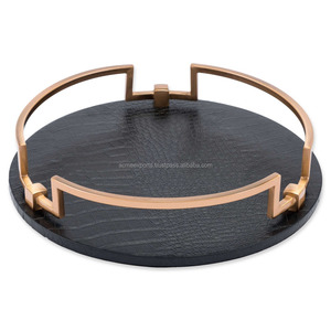 ถาดเสิร์ฟหนัง PU ทรงกลม14 "ทำจากสแตนเลสพร้อมที่จับโลหะชุบทอง - Product Image 1