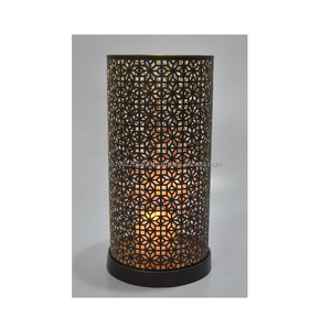 Elegante candelita de metal soporte votivo elegante linterna de vela de pilar para el hogar boda festivas y decoraciones navideñas - Product Image 1