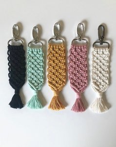 Llavero de macramé hecho a mano, Felicidad - Product Image 1