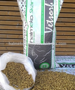 Granulés de paille jaunâtre pour litière de cheval, taille 8 mm, teneur en humidité <13% - Product Image 1