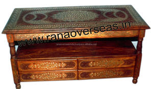 โต๊ะกาแฟส่วนกลางทรงสี่เหลี่ยมผืนผ้าทำจากไม้พร้อมลิ้นชักและสลักทองเหลืองสำหรับตกแต่งบ้าน - Product Image 2