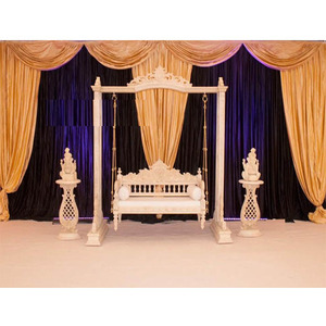 Balançoire de mariage en bois sculpté pour événements à thème indien pour mariage hindou Jhula scène réception mise en scène - Product Image 1