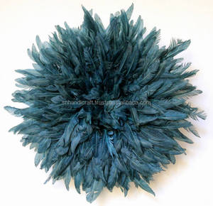 Créations artisanales JuJu Hat | Coiffe en plumes authentiquement tissée à la main et décoration murale, décoration murale style Juju Hat - Product Image 1