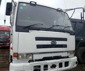 Kondisi Yang Baik Nissan UD Diesel Manuel Dump Truck 25-30 Ton