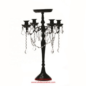 Candélabre de table en métal noir fait à la main avec cristal suspendu et plaque de fleur carrée pour la décoration de pièce maîtresse - Product Image 1