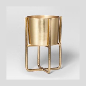 Vente en gros de jardinières suspendues en laiton plaqué or pour pots de fleurs en métal multicolore pour décoration de balcon et de jardin extérieur pour fleurs artificielles - Product Image 2