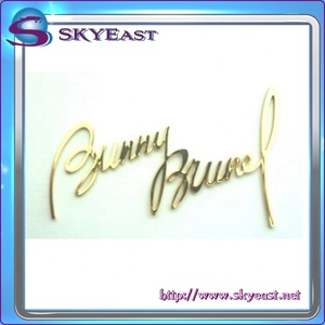 แผ่นโลหะทองเหลืองสลักชื่อสไตล์ลายเซ็นสีทองเงาตามสั่งแบบพิเศษ - Product Image 3