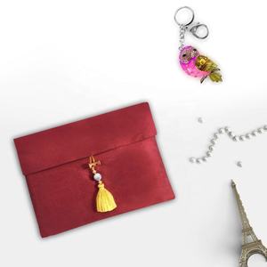 Pequeña bolsa de seda tailandesa de lujo con adorno de borla Regalo de decoración de boda roja - Product Image 1