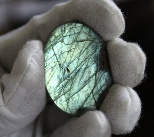 Pierre précieuse en vrac de Labradorite naturelle de 79 carats en cabochon ovale lisse de feu bleu pour la fabrication de bijoux - Product Image 3