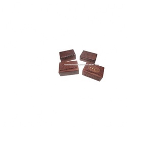 Boîte de rangement de bijoux en laiton sculpté à la main et incrusté de bois de forme rectangulaire - Product Image 2