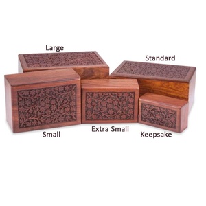 Urna de cremación grabada en madera con patas, urna de Mascota de madera, marco de fotos de madera, suministros funerarios, Brassworld, India - Product Image 2