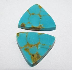 Arizona Turquoise Cabochon naturel de haute qualité bleu belle au bois dormant forme de triangle pierre précieuse en vrac changement de couleur paire assortie - Product Image 4