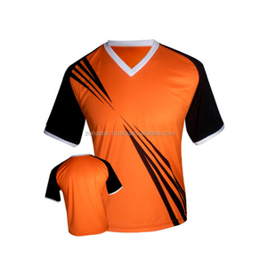 Camiseta de fútbol de manga corta con cuello redondo de poliéster de verano de alta calidad, logotipos privados personalizados, uniforme de fútbol al por mayor - Product Image 2