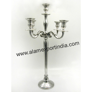 Nouvel arrivage Candélabre vintage en aluminium Décorations de table à cinq bras Qualité impressionnante Taille personnalisée Verre fabriqué en métal durable - Product Image 2